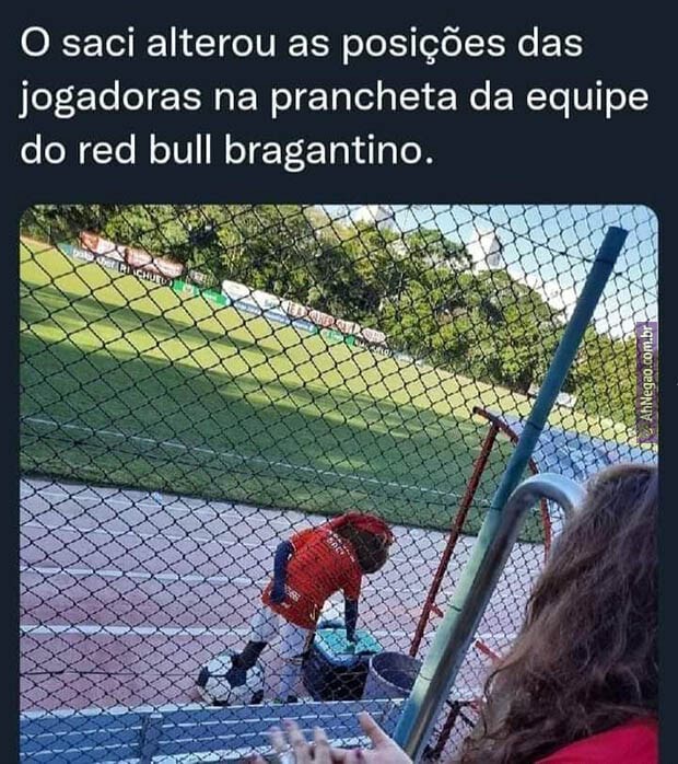 O saci alterou as posições das jogadoras na prancheta da equipe do red