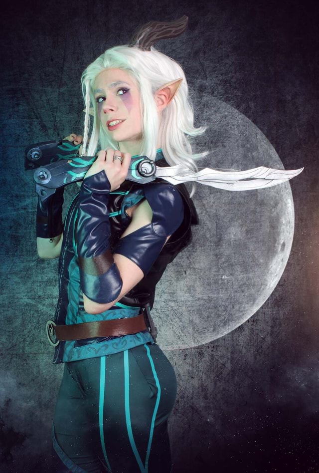 Rayla cosplay from the show The Dragon Prince - )