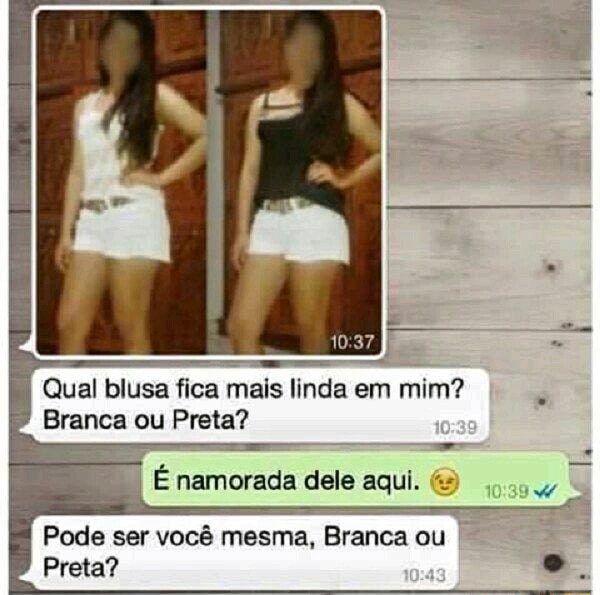 Qual blusa fica mais linda em mim? 6 Branca ou Preta? É SETOR dele aqui.  Pode ser você mesma, Branca ou I Preta? - )
