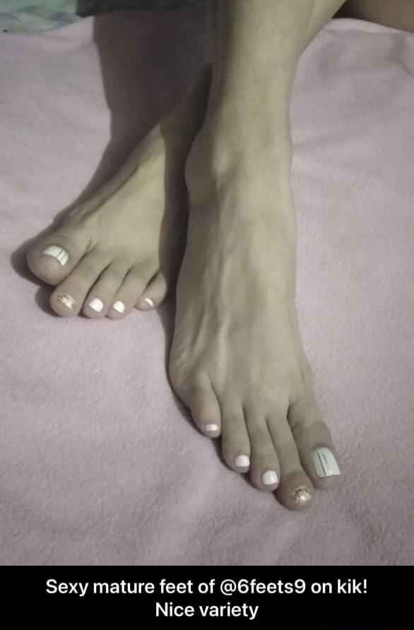 Sexy mature feet
