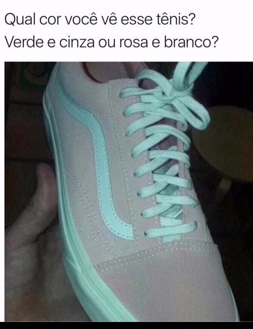 Qual cor você vê esse tênis? Verde e cinza ou rosa e branco? - )