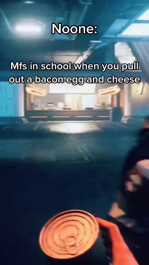 Mfs in school when you pull out a bacon egg and cheese iFunny