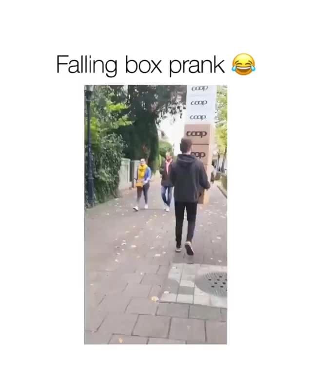 Falling box prank © iFunny