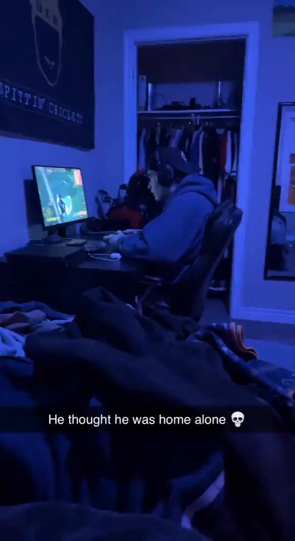 He thought he was home alone iFunny(01)