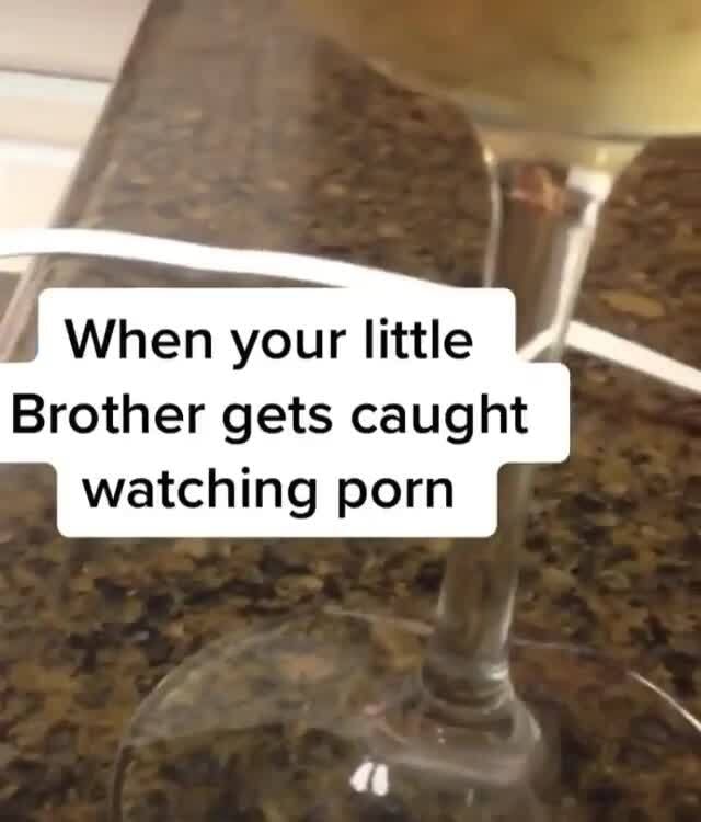 Little Watching Porn - It just popped up - When your little Brother gets caught watching porn -  iFunny Brazil
