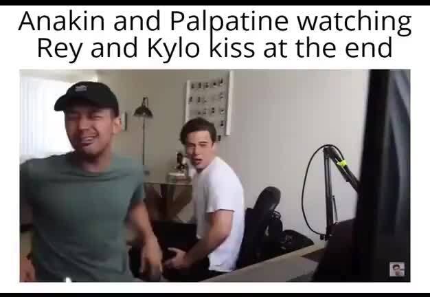 Anakin and Palpatine watching Rey and Kylo kiss at the end - iFunny