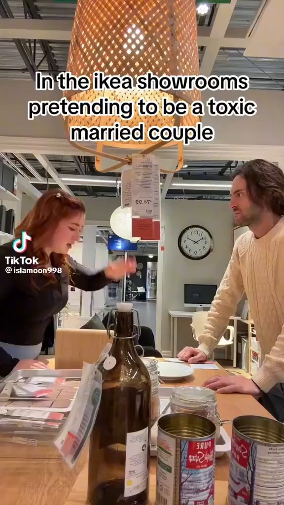 In Theikea Showrostis S Pretending To Be A Toxic Married Couple Tiktok Ifunny 