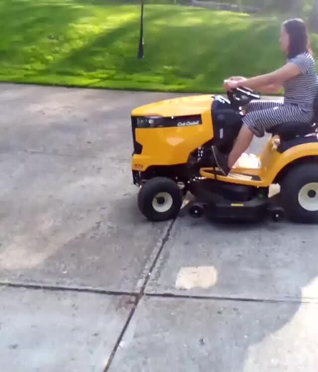 Thai Stepmom First Riding Mower Best Day Of Her Life Ifunny 8288